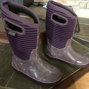 Girls size 3 Bogs